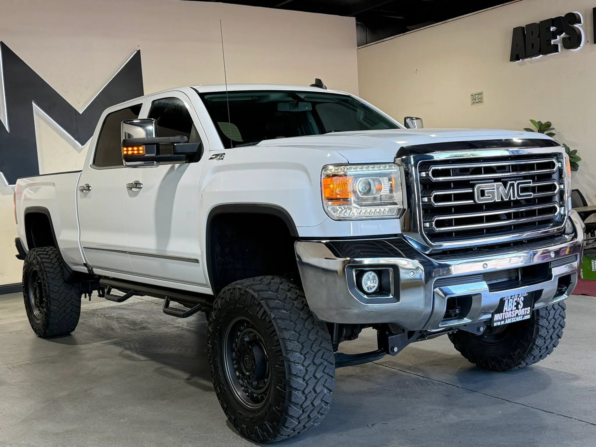 Used 2016 GMC Sierra 2500 SLT w/ Duramax Plus Package AWD/4WD image 3