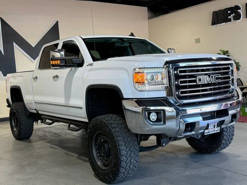 Used 2016 GMC Sierra 2500 SLT w/ Duramax Plus Package AWD/4WD image 3