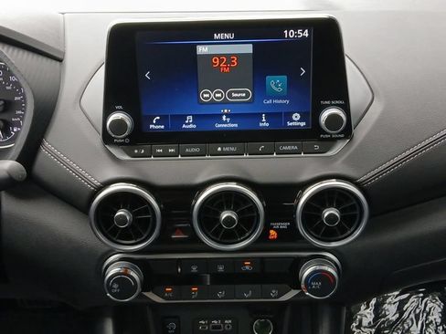 Used 2025 Nissan Sentra SV FWD image 8