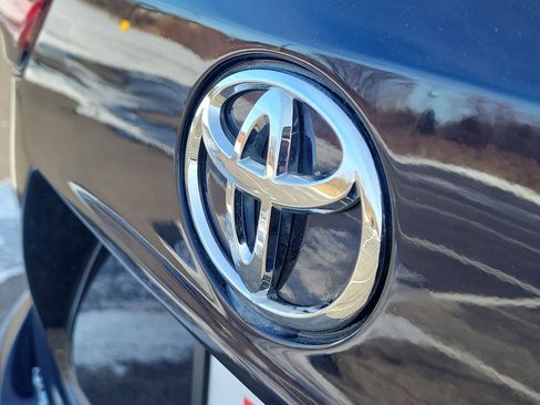 Used 2022 Toyota Highlander XLE image 6