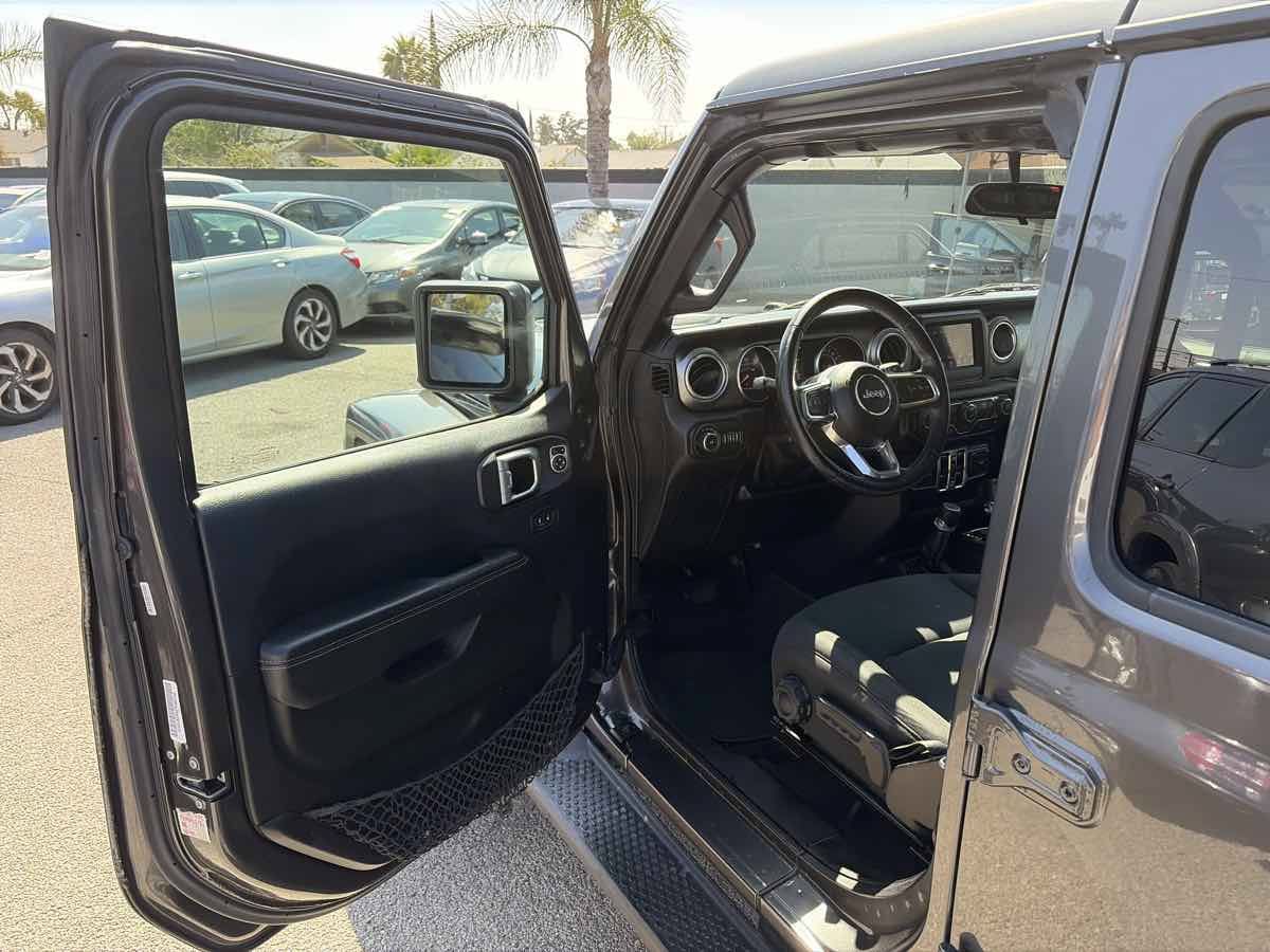 Used 2019 Jeep Wrangler Unlimited Sahara AWD/4WD image 6