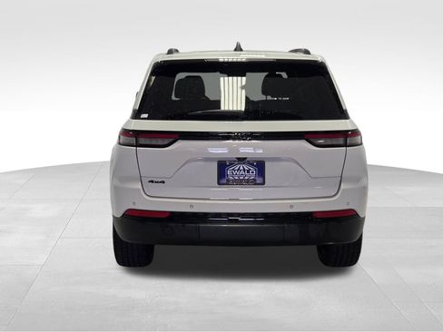 Certified 2022 Jeep Grand Cherokee Altitude AWD/4WD image 25