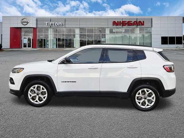 Used 2025 Jeep Compass Latitude AWD/4WD image 7