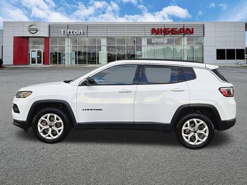 Used 2025 Jeep Compass Latitude AWD/4WD image 7