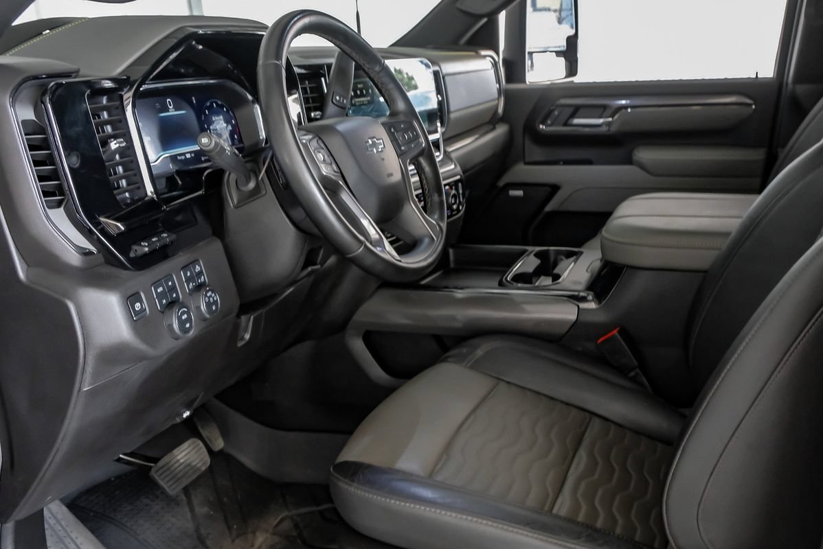 Used 2025 Chevrolet Silverado 2500 ZR2 w/ Technology Package AWD/4WD image 14