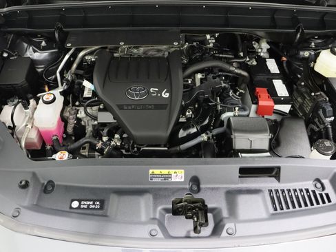 Certified 2025 Toyota Highlander XLE image 42