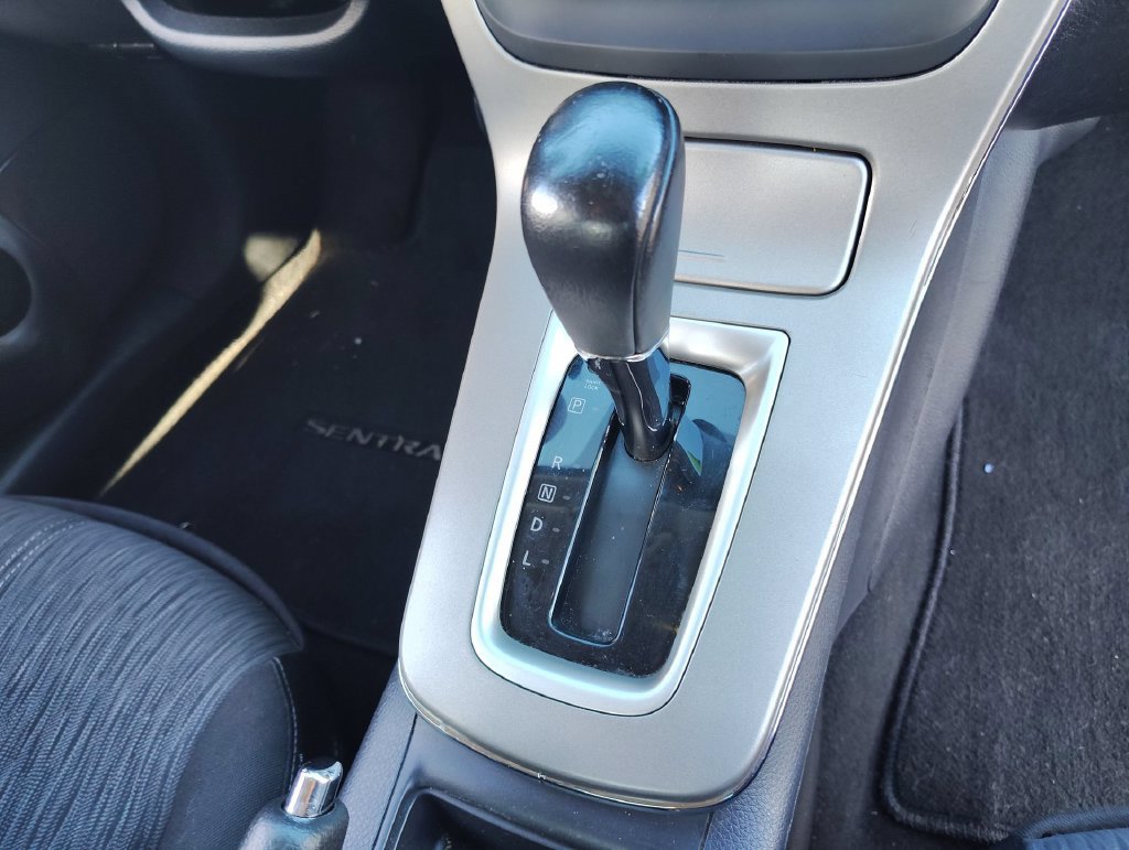 Used 2015 Nissan Sentra SV FWD image 24