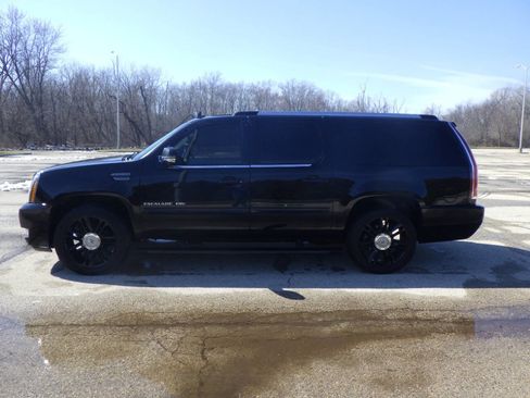 Used 2012 Cadillac Escalade ESV Premium image 2