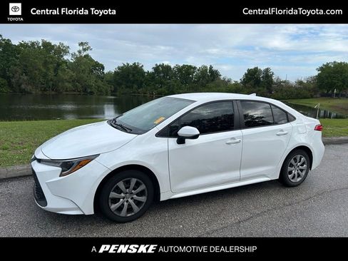 Used 2022 Toyota Corolla LE image 1