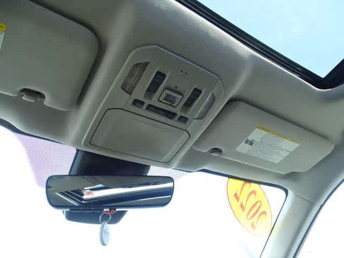 Used 2022 Toyota Highlander XLE FWD image 35