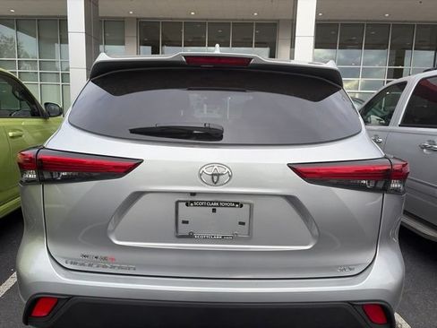 Used 2023 Toyota Highlander XLE FWD image 6