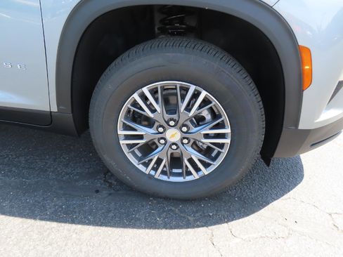 New 2025 Chevrolet Traverse LT w/ LPO, Illumination Package image 10