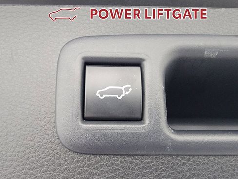 Certified 2025 Toyota Highlander XLE image 33