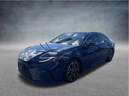 Used 2025 Toyota Camry XLE w/ Premium Plus Package FWD image 3