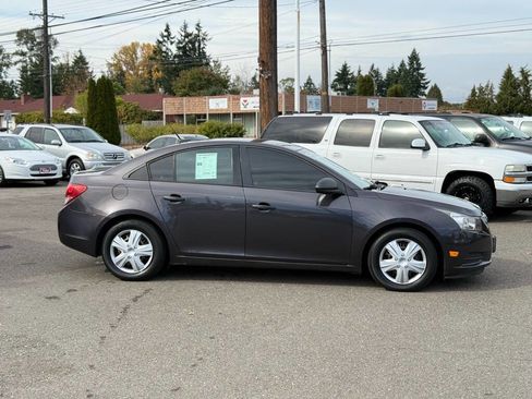 Used 2014 Chevrolet Cruze LS image 6