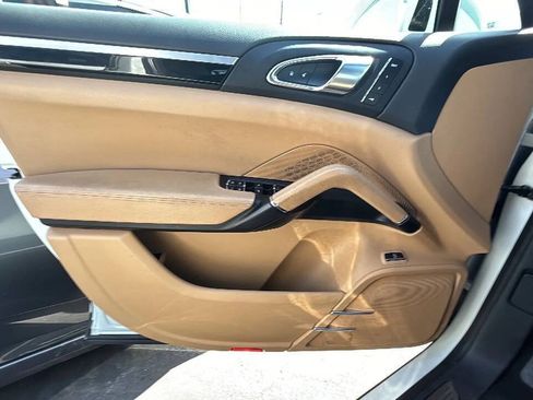 Used 2016 Porsche Cayenne S w/ Premium Package AWD/4WD image 19