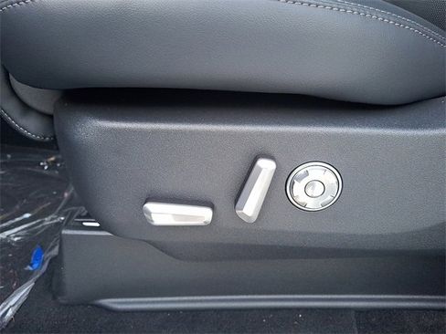 New 2025 Lincoln Navigator Reserve image 16