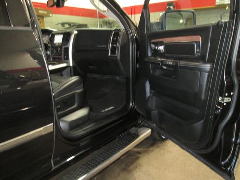 Used 2018 RAM 1500 Laramie w/ Convenience Group image 28