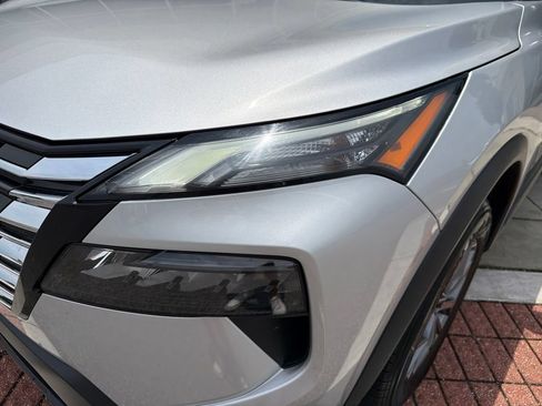 Used 2024 Nissan Rogue S AWD/4WD image 12