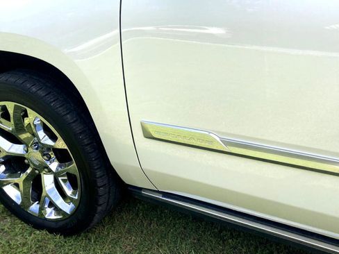 Used 2019 Cadillac Escalade Premium Luxury image 9