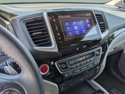 Used 2018 Honda Pilot Touring image 25
