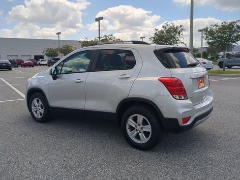 Used 2021 Chevrolet Trax LT w/ LT Convenience Package image 6