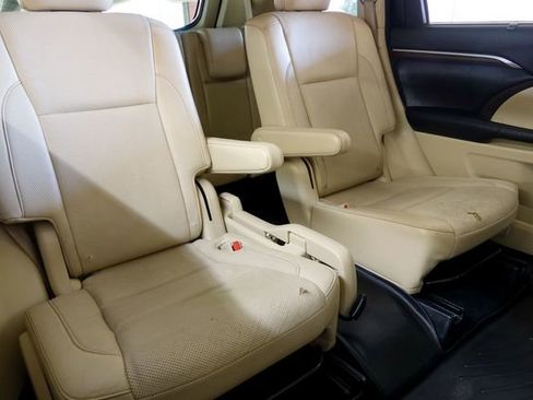 Used 2016 Toyota Highlander Limited image 37