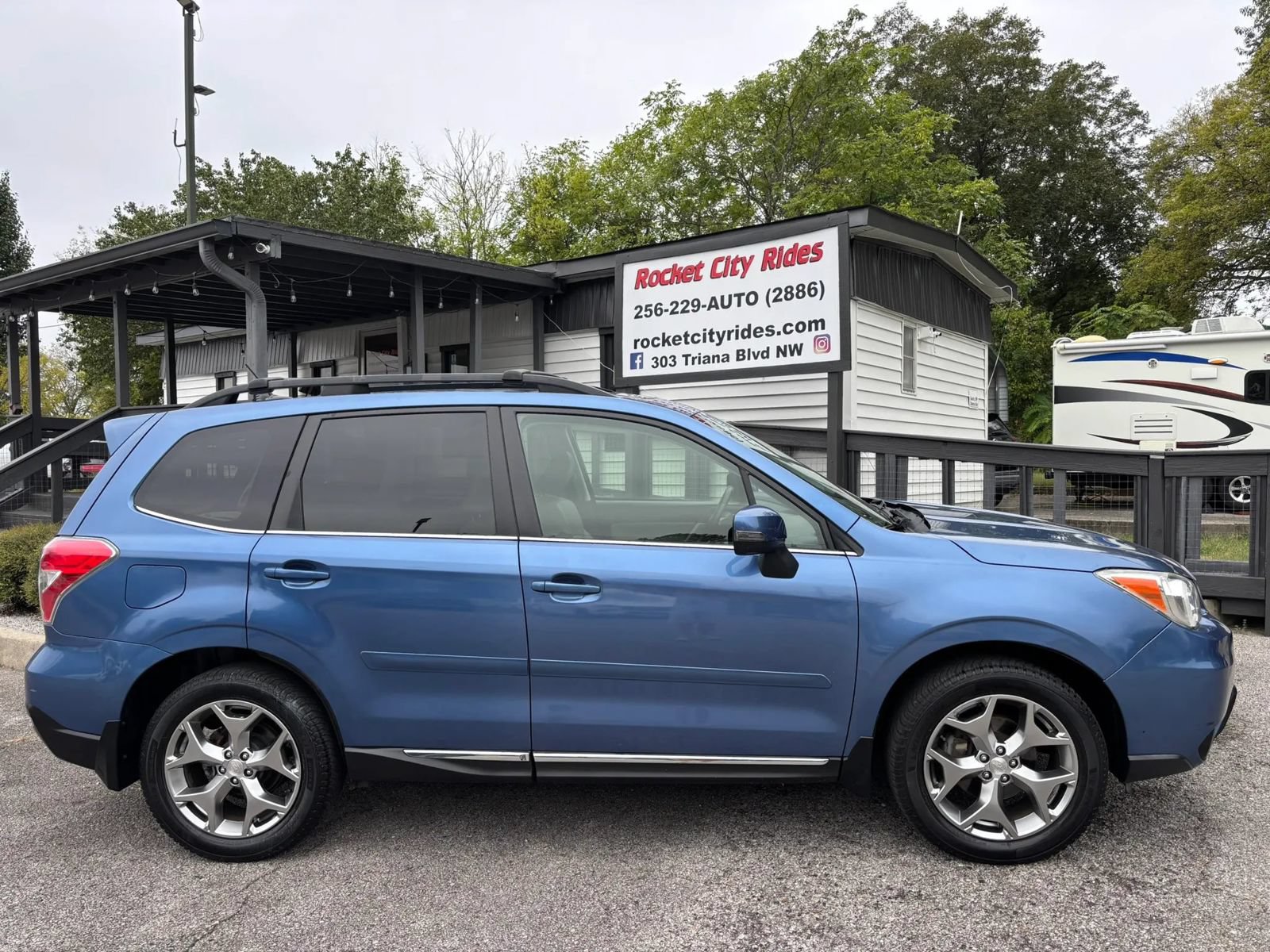 Used 2015 Subaru Forester 2.5i Touring w/ Eyesight & Navigation System AWD/4WD image 2