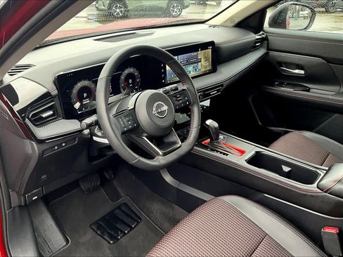 Used 2025 Nissan Kicks SR w/ SR Premium Package image 8