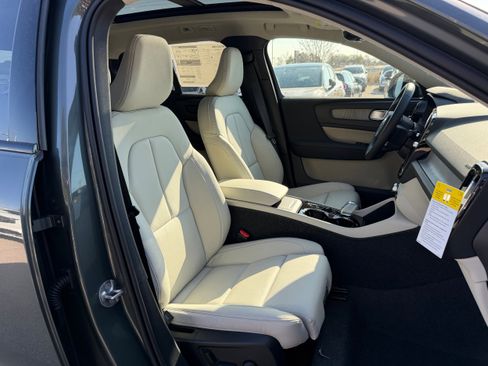 New 2026 Volvo XC40 B5 Ultra w/ Protection Package Premier image 8