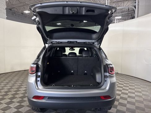 Used 2022 Jeep Compass Latitude w/ Convenience Group AWD/4WD image 9