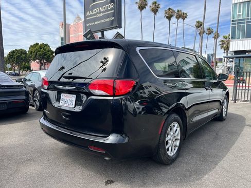 Used 2023 Chrysler Voyager LX FWD image 5