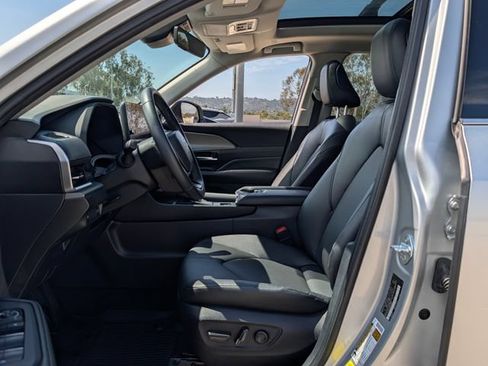 Used 2024 Toyota Grand Highlander AWD image 12