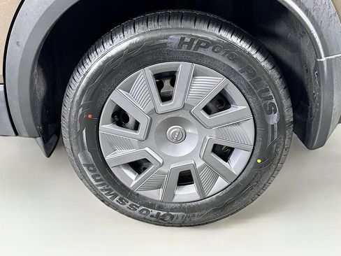 Used 2025 Nissan Kicks S image 11