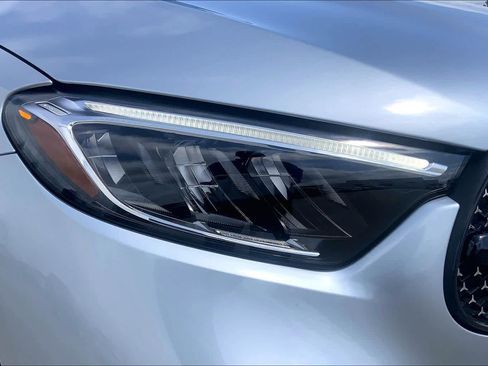 Used 2025 Mercedes-Benz GLC 300 image 27