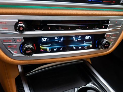 Used 2020 BMW 750i xDrive image 30