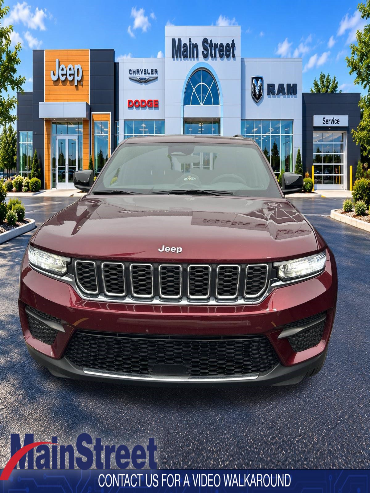 Used 2025 Jeep Grand Cherokee Laredo X AWD/4WD image 1