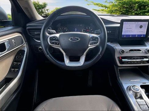 Certified 2023 Ford Explorer XLT AWD/4WD image 5