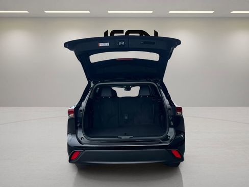 Used 2025 Toyota Highlander XLE image 14