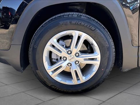 Used 2024 GMC Terrain SLE image 11