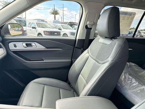 New 2025 Ford Explorer Active w/ Active Comfort Package image 16