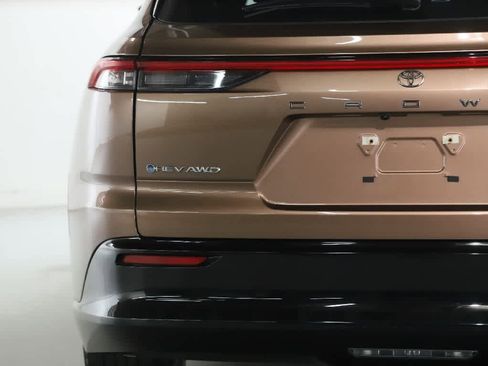 Certified 2025 Toyota Crown Signia AWD/4WD image 42