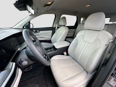 Used 2025 Kia Sorento S image 21