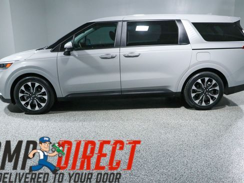 Used 2024 Kia Carnival EX FWD image 10