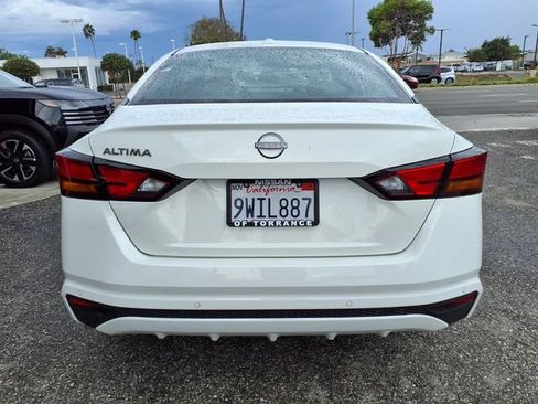 Used 2025 Nissan Altima 2.5 SV FWD image 19