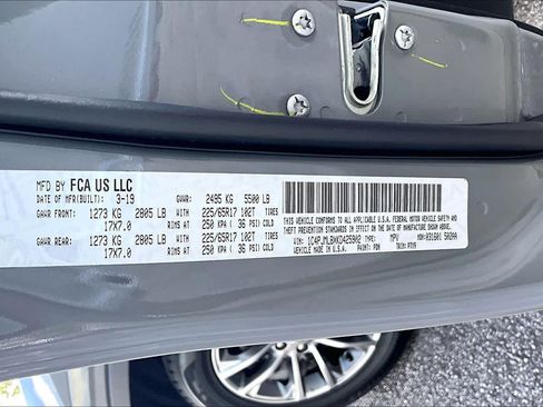 Used 2019 Jeep Cherokee Latitude Plus AWD/4WD image 31
