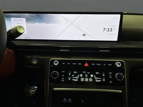 Used 2025 Genesis GV80 3.5T e-SC image 9