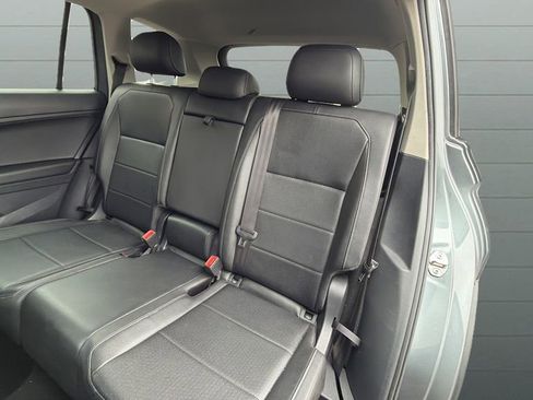 Used 2020 Volkswagen Tiguan SE image 28