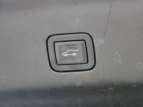 Used 2023 Chevrolet Tahoe Premier RWD image 13