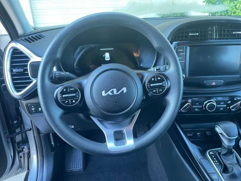 Used 2025 Kia Soul LX w/ LX Technology Package image 28
